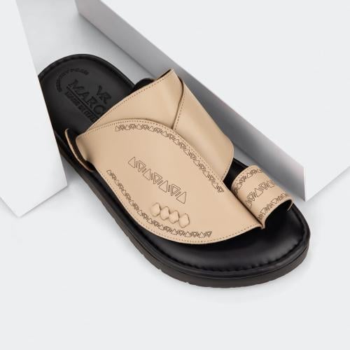 حذاء شرقي إيطالي بتصميم فاخر ولون بيج مميز