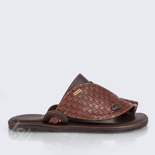 حذاء شرقي خليجي جلد بني بنقشة مربعات من فيكتور كلا...