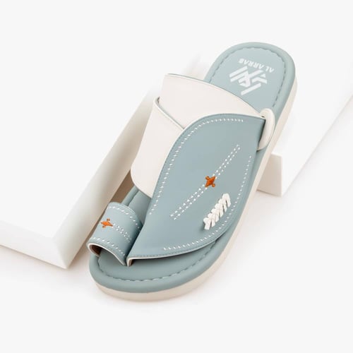 نعال شرقي جلد طبيعي سماوي فاتح بتصميم كلاسيكي