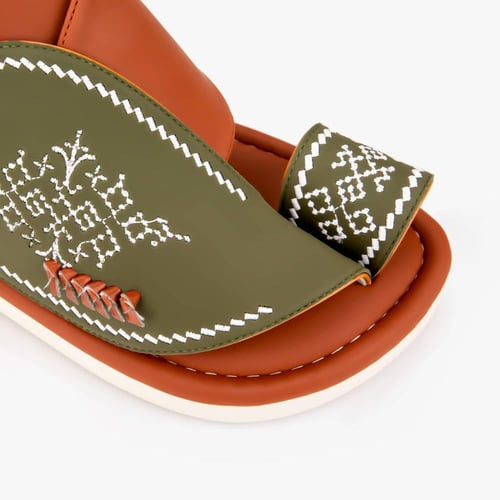 نعال زبيري وطني شرقي بتطريز فاخر باللونين الزيتي و...