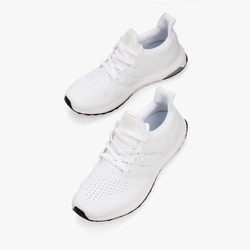 حذاء رياضة أبيض مريح ultra boost