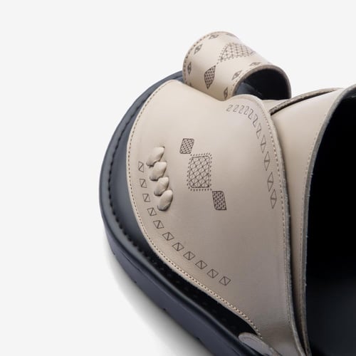 مداس إيطالي طبي بيج بتقنية الميموري فوم