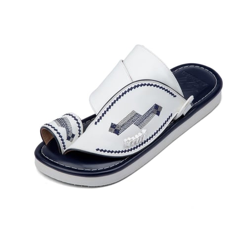 حذاء وطني شرقي مطرز باللونين الكحلي والأبيض الفاخر