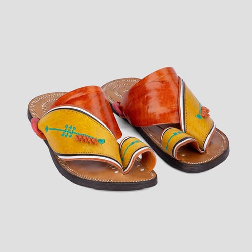 نعال خليجي مطرز جلد عسلي واصفر