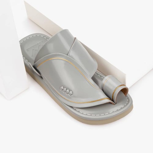 نعال وطني رمادي شرقي من الجلد الطبيعي الفاخر