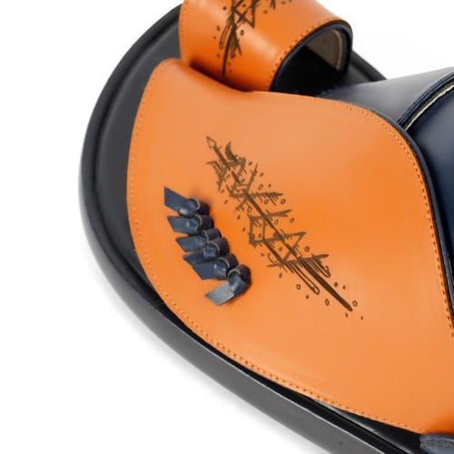 حذاء شرقي طبي جلد جملي وكحلي مطرز