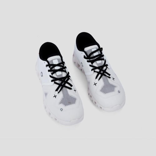 حذاء جري أبيض وأسود خلاب