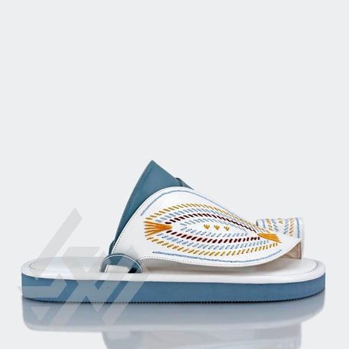 نعال سعودي جلد طبيعي سماوي وابيض مطرز