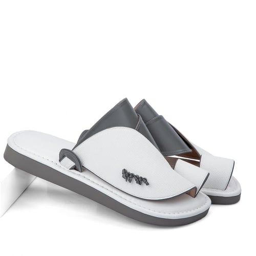 نعال سعودي طبي من الجلد الأبيض والرصاصي