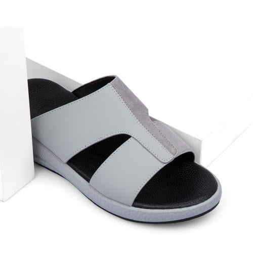 نعال شرقي جلد رمادي بأرضية سوداء طبية