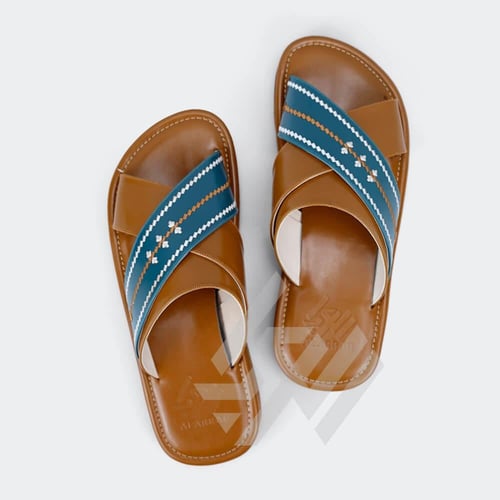 نعال خليجي جلد عسلي وفيروزي مطرز