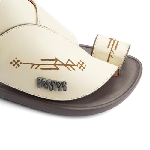 حذاء شرقي مطرز جلد سكري ونعل طبي بني