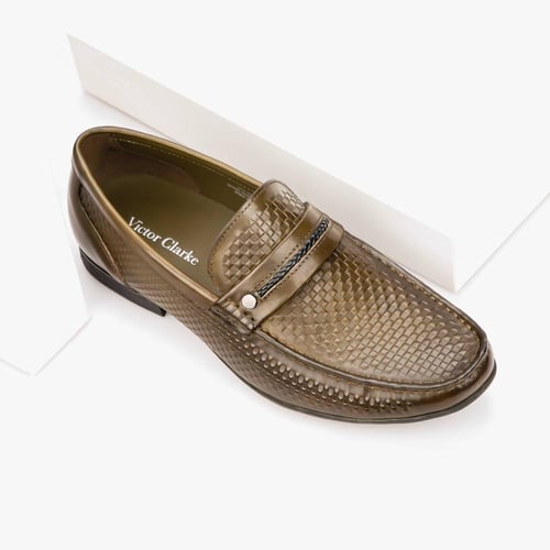 حذاء رسمي كلاسيكي زيتي لامع من فيكتور كلارك