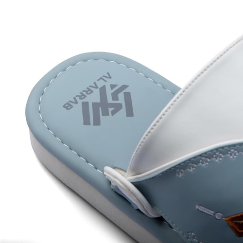 نعال شرقي جلد طبيعي سماوي فاتح بتصميم فاخر