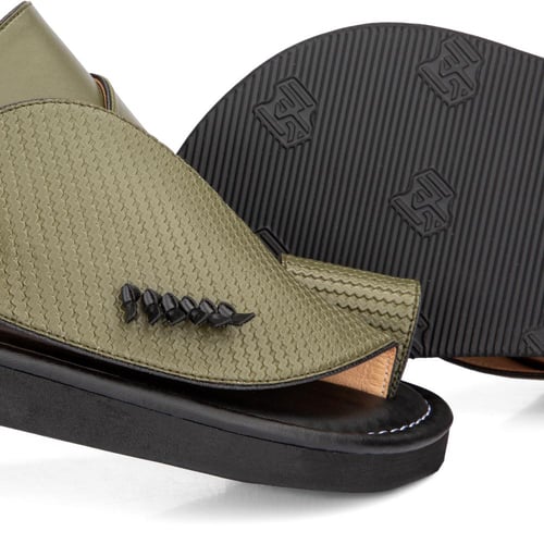 حذاء شرقي وطني بتصيم مميز من الجلد الزيتي