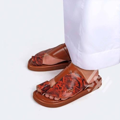 حذاء شرقي وطني من الجلد الطبيعي البني بنقشة ثعبان