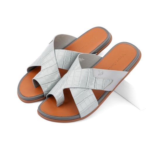 نعال شرقي رمادي وعسلي من فيكتور كلارك