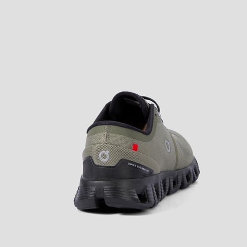 حذاء رياضي زيتي طبي بتقنيات سويسرية