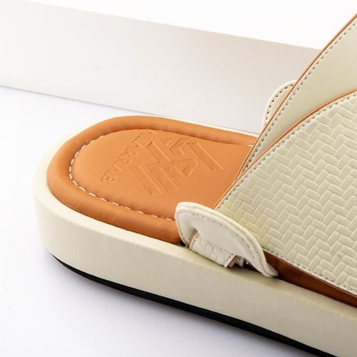 حذيان شرقي سعودي جلد باللون البيج offwhite