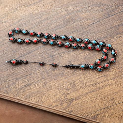 سبحه رائعة من الخرز الأسود الملون بالأحمر والفيروز...