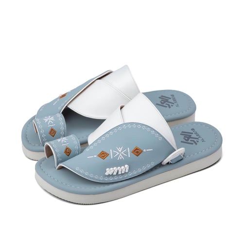 نعال شرقي جلد طبيعي سماوي فاتح بتصميم فاخر