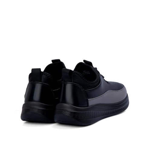 حذاء كاجوال كلاسيكي طبي من ماركة فيكتور كلارك - اس...