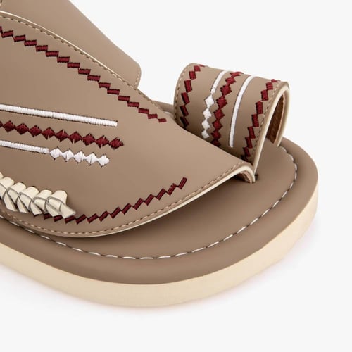 نعال رجالي وطني شرقي مطرز باللون البيج الفاخر