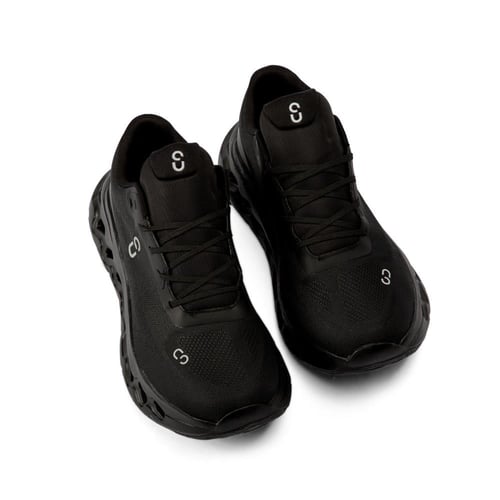 حذاء رياضي ماركة ON للجري والنادي بلون اسود