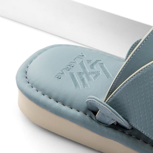 نعال شرقي طبي جلد سماوي طبيعي