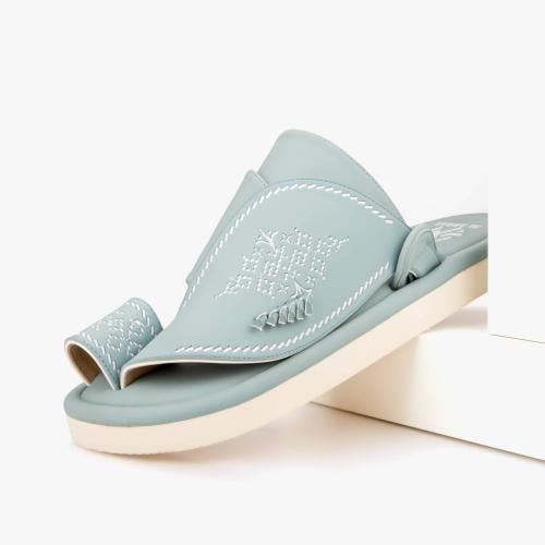 نعال وطني شرقي سماوي بتطريز سعودي أنيق