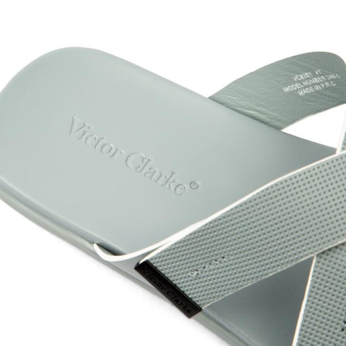 نعال جلد أزرق سماوي من فيكتور كلارك