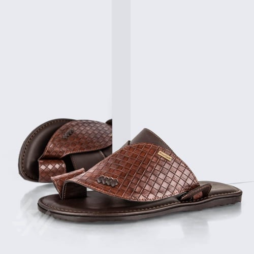 حذاء شرقي خليجي جلد بني بنقشة مربعات من فيكتور كلا...