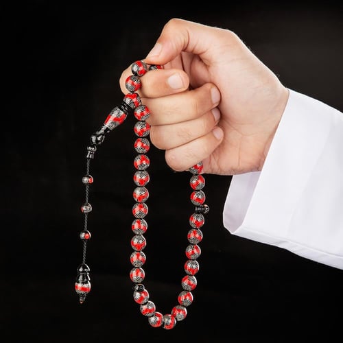 سبحة مميزة بالأسود والاحمر مع نقوش فضية