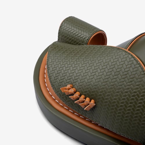 نعال شرقي وطني من الجلد الزيتي الخلاب