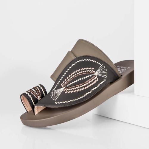 نعال خليجي طبي إيطالي جلد رمادي وأسود مطرز