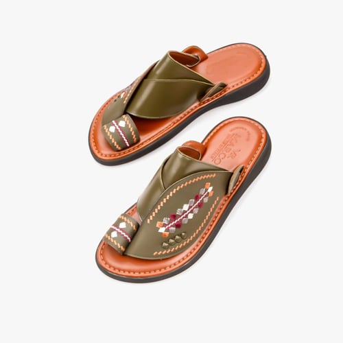 حذاء ايطالي شرقي زيتي مطرز