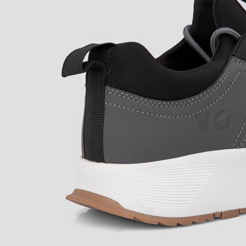 حذاء كاجوال رياضي قماش رمادي من فيكتور كلارك