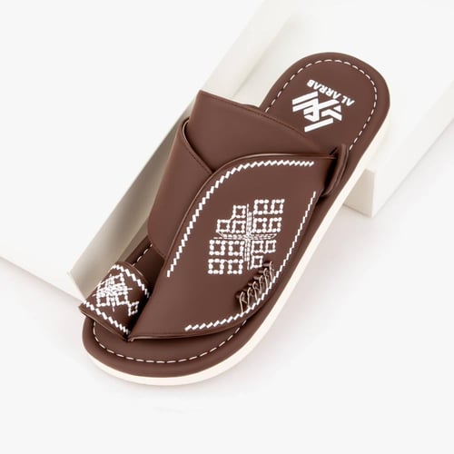 صندل جلد مطرز بخياطة يدوية