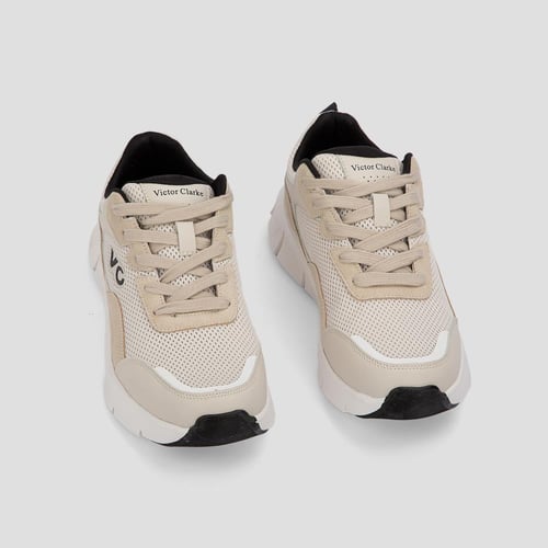 حذاء كاجوال رياضي بيج أنيق ماركة فيكتور كلارك