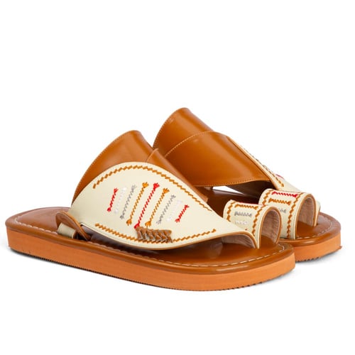 صندل شرقي مطرز بيج وبني من الجلد الطبيعي