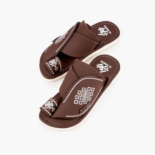 صندل جلد مطرز بخياطة يدوية