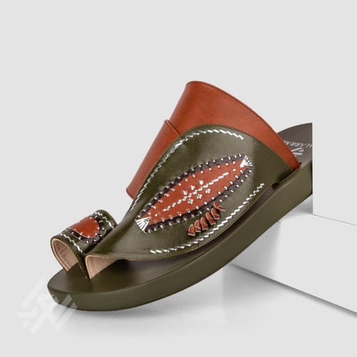 نعال سعودي وطني مطرز من الجلد الزيتي الطبيعي