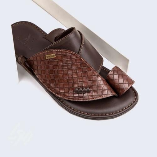 حذاء شرقي خليجي جلد بني بنقشة مربعات من فيكتور كلا...