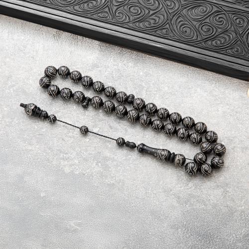 سبحة كوك فضه 12 ملي سوداء بنقشة فضة عصرية