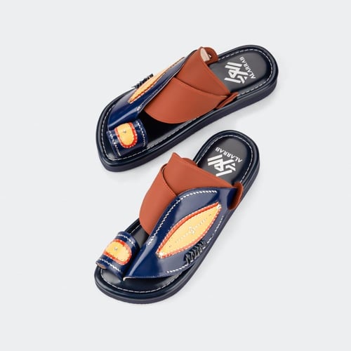 حذاء شرقي مطرز بلون أزرق وبني مميز