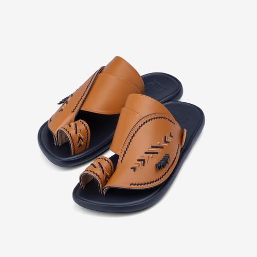 حذاء شرقي طبي باللون الجملي