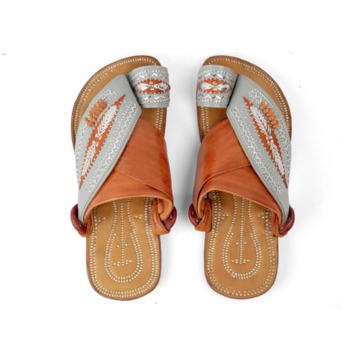 نعال شرقي مطرز طبقات جلد طبيعي رمادي وعسلي