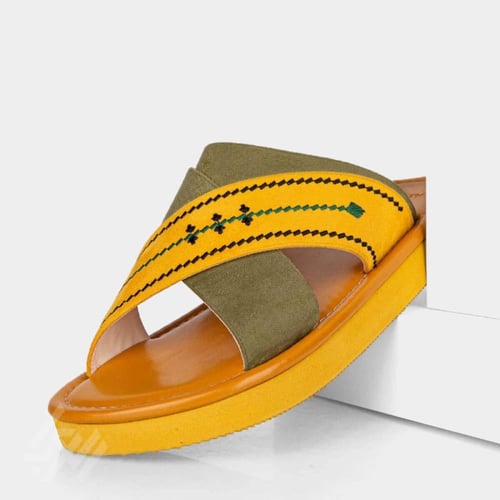 حذيان شرقي مطرز بألوان الأصفر والزيتوني بتصميم فاخ...