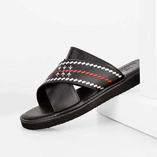 صنادل رجالية طبية أسود بدون إصبع بتطريز