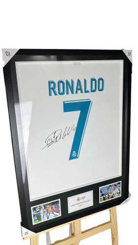 تيشيرت ريال مدريد موقع من كرستيانو رونالدو